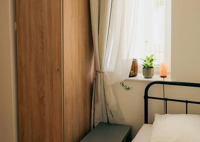 Ab Train Station Апартаменты