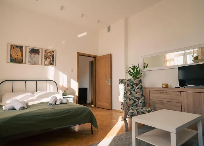 Ab Train Station Апартаменты *